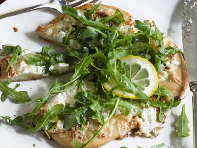 FNMWhitePizzaWithArugula_s3x4.jpg.rend.sni12col.landscape
