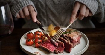 Cutting steak